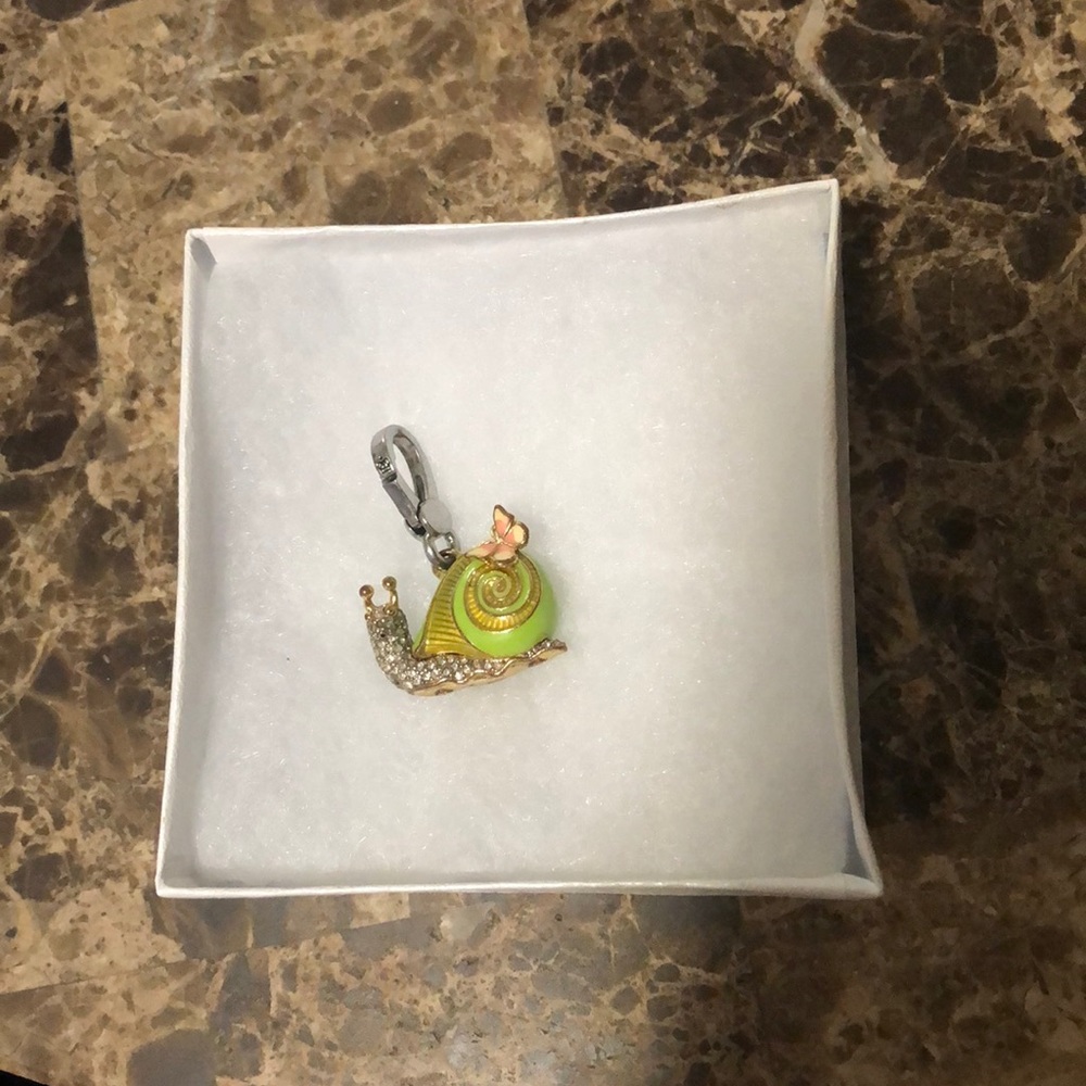 Snail charm